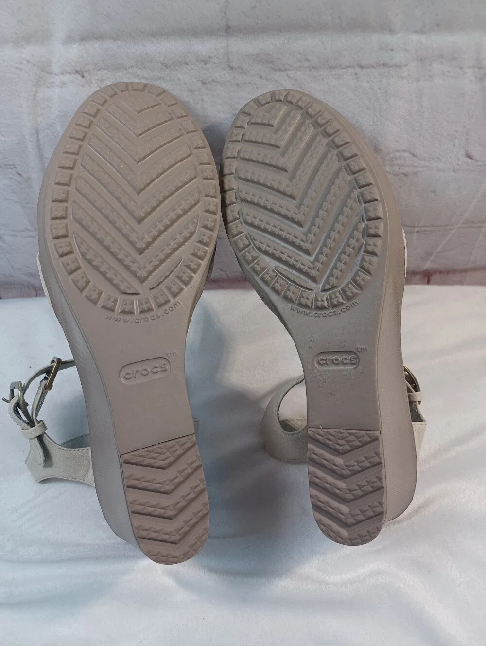 crocs leigh beige ankle strap wedge sandals women’s size 10